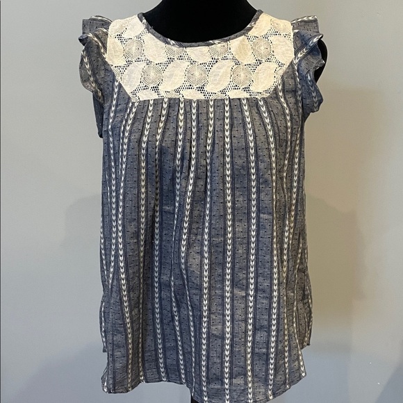Doe & Rae Tops - Women's Blue and White Sleeveless Top ruffled cap sleeves like new